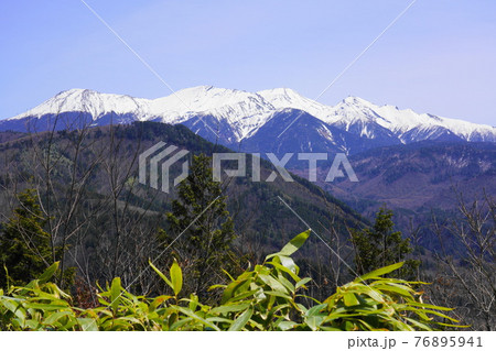 春の御嶽パノラマラインからの御嶽山の眺望の写真素材