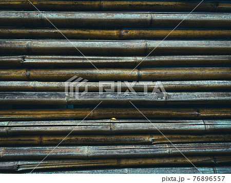 風格のある竹垣 76896557