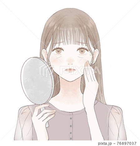 小じわに悩む女性 小じわに悩む女性 76897037