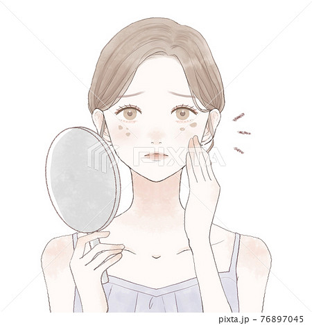 顔のシミに悩む女性 76897045