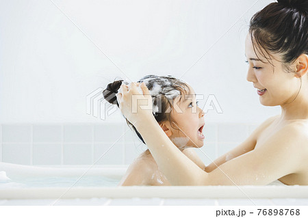 親子で入浴　シャンプー　 76898768