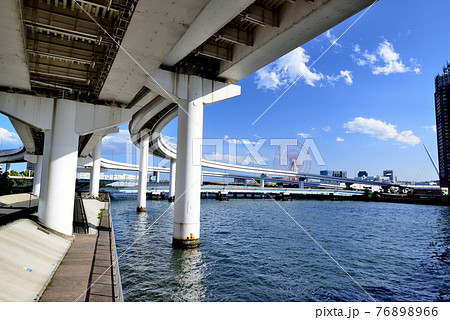 東京　首都高速湾岸線　有明ジャンクションの風景 76898966