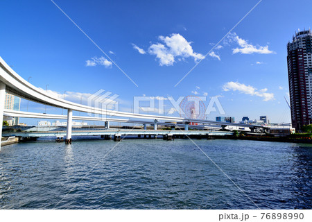 東京　首都高速湾岸線　有明ジャンクションの風景 76898990