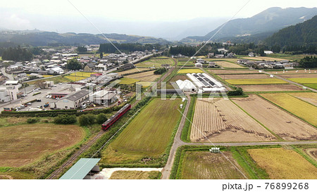 阿蘇の豊肥本線赤水駅の列車 阿蘇の豊肥本線赤水駅の列車 76899268