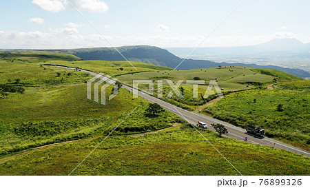 阿蘇のミルクロードの空撮 阿蘇のミルクロードの空撮 76899326