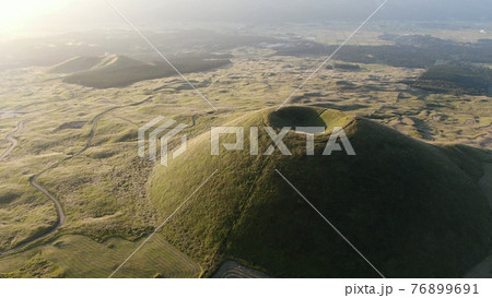 阿蘇米塚の空撮 阿蘇米塚の空撮 76899691