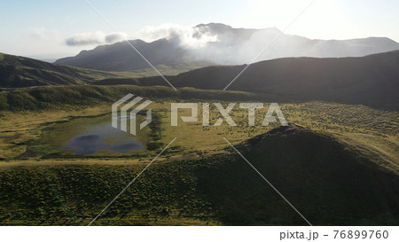 阿蘇草千里ヶ浜の空撮 76899760