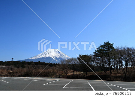 道の駅 朝霧高原からの富士山の景観 道の駅 朝霧高原からの富士山の景観 76900215