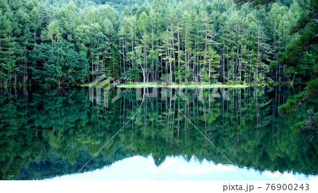 長野の御射鹿池 76900243