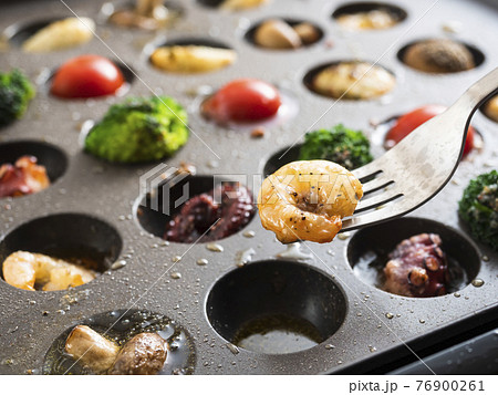 たこ焼き器でアヒージョ 76900261