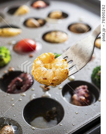 たこ焼き器でアヒージョ たこ焼き器でアヒージョ 76900262