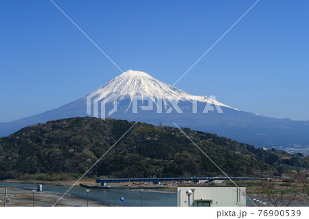 道の駅 富士川楽座からの富士山の景観 76900539