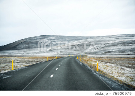 Empty road in early winter of Iceland Empty road in early winter of Iceland 76900979