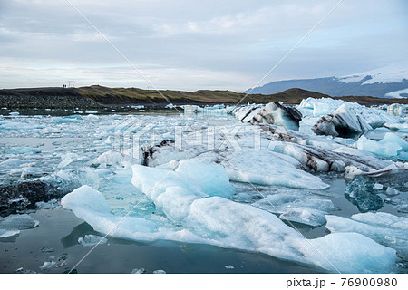 Jokulsarlon glacier lagoon in Iceland 76900980