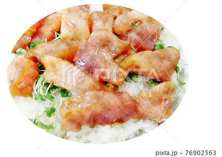 家庭的で素朴な自宅調理の「ヨコワの海鮮丼」水彩画風 絵手紙 家庭的で素朴な自宅調理の「ヨコワの海鮮丼」水彩画風 絵手紙 76902563