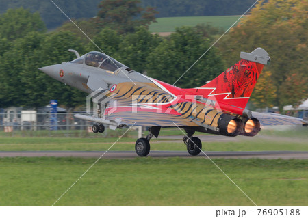 フランス空軍ラファールCタイガー塗装機離陸 76905188