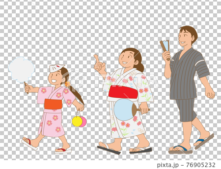 Parents and children enjoying the summer festival in yukata 76905232