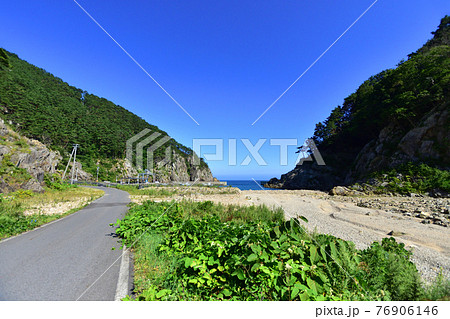 岩手県の重茂半島線、魹ヶ崎の風景 76906146