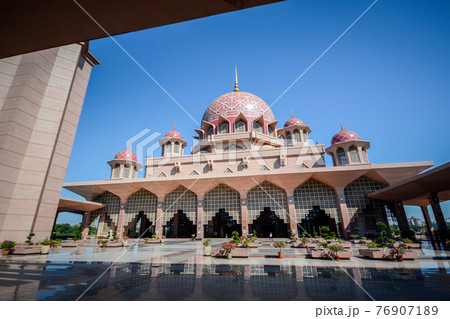 Putra Mosque, Putrajaya, Malaysia Putra Mosque, Putrajaya, Malaysia 76907189