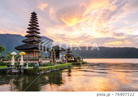 Pura Ulun Danu Bratan at Bali, Indonesia 76907522