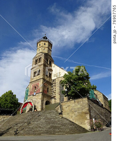 ヨーロッパの古い建物 ドイツ シュヴェービッシュハルの聖ミハエル教会全景 の写真素材 76907765 Pixta