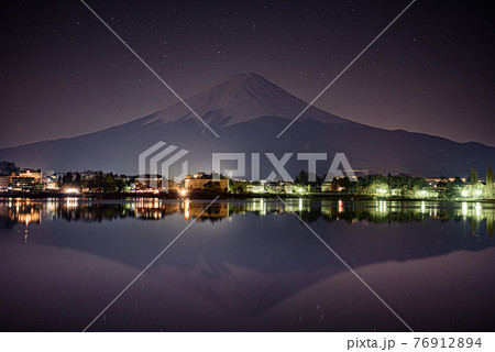 （山梨県）満天の星と逆さ富士・河口湖 76912894