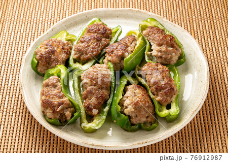 ピーマンの肉詰め。 76912987