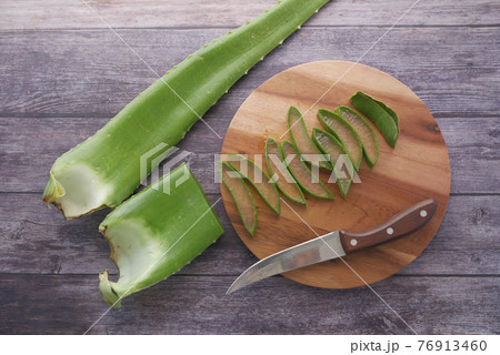 Close-up Fresh Aloe vera sliced on a chopping board 76913460
