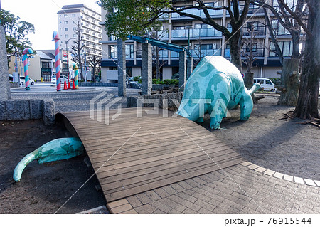 品川区立子供の森公園の恐竜模型（アバトサウルス） 76915544