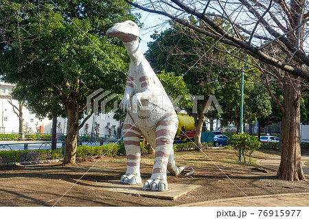品川区立子供の森公園の恐竜模型 イグアノドン の写真素材