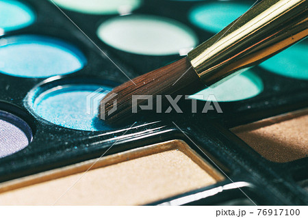 close up. makeup brush and eye shadow . close up. makeup brush and eye shadow . 76917100