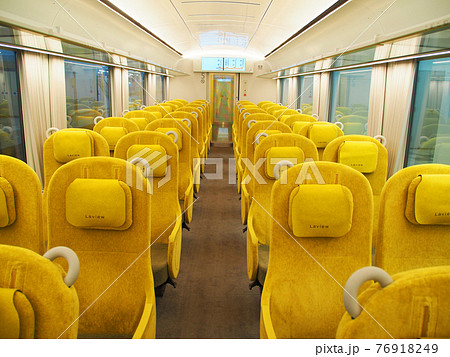 西武鉄道001系特急電車「Laview(ラビュー)」の車内 西武鉄道001系特急電車「Laview(ラビュー)」の車内 76918249