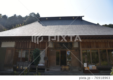 枝垂れ桜で有名な長興山紹太寺　 76918963