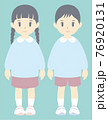 スモッグを着た幼稚園児 76920131
