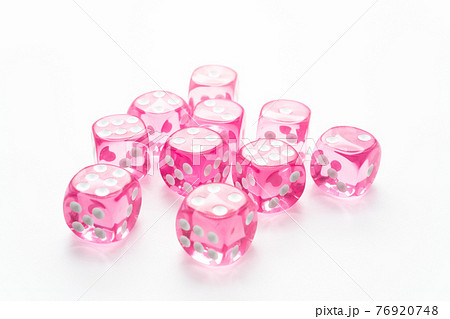 サイコロ　白背景 76920748