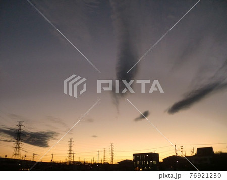 夕闇迫る冬の空 76921230