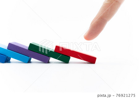 ドミノ　白背景 76921275