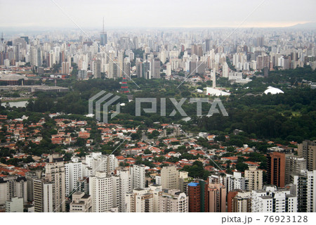 サンパウロの市街風景　空撮 76923128
