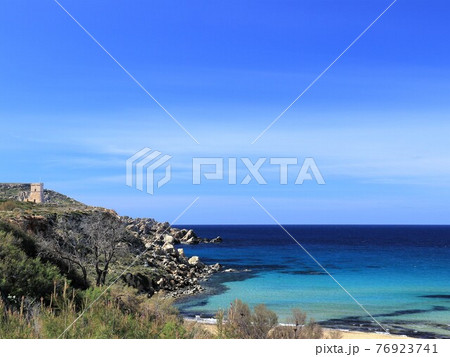 地中海、マルタ共和国の海 76923741