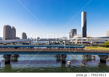 (東京都ー都市風景)お台場夢の大橋から眺める風景10 76924813