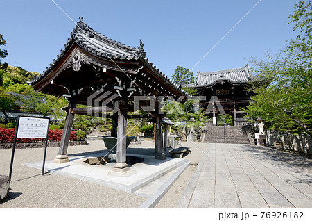 粉河寺 中門と手水舎 和歌山県紀の川市 粉河寺 中門と手水舎 和歌山県紀の川市 76926182