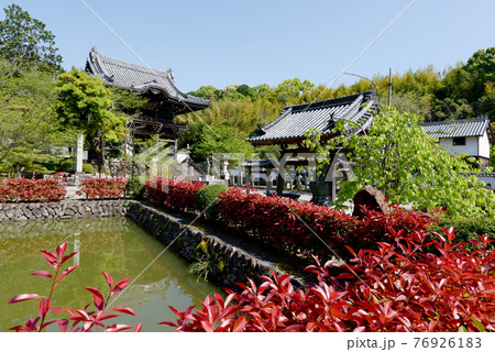 粉河寺　中門と手水舎　和歌山県紀の川市 76926183