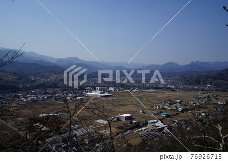 群馬県富岡市 西上州神成山九連峰ハイキングコース 龍王ピーク付近からの景色 下仁田町西上州の山並み  群馬県富岡市 西上州神成山九連峰ハイキングコース 龍王ピーク付近からの景色 下仁田町西上州の山並み  76926713