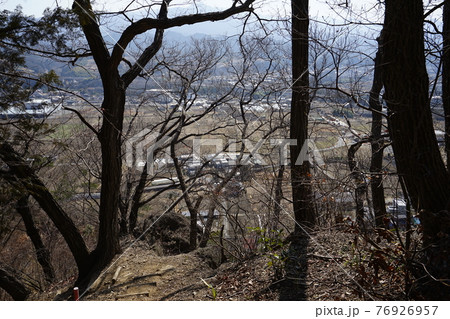 群馬県富岡市 西上州神成山九連峰ハイキングコースにある吾妻山頂 群馬県富岡市 西上州神成山九連峰ハイキングコースにある吾妻山頂 76926957