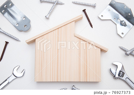 住宅の耐震補強工事　耐震リフォーム工事イメージ 76927373