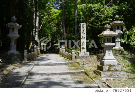 粉河寺　奥の院参道　和歌山県岩出市 76927651