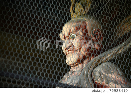 根来寺　大門の仁王像　和歌山県岩出市 76928410