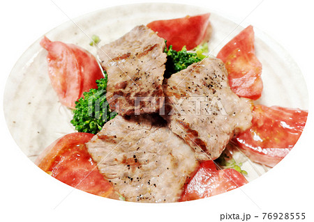 家庭的で素朴な自家製の「イチボ肉の焼き肉」水彩画風  絵手紙 76928555