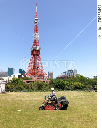 東京タワー　芝公園　青空 76928691