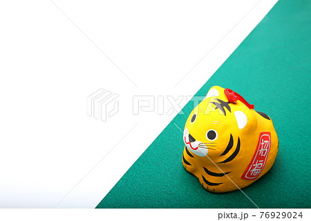 年賀状　令和4年　2022年　寅年　新年 76929024